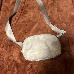 Like new camo lulu belt bag